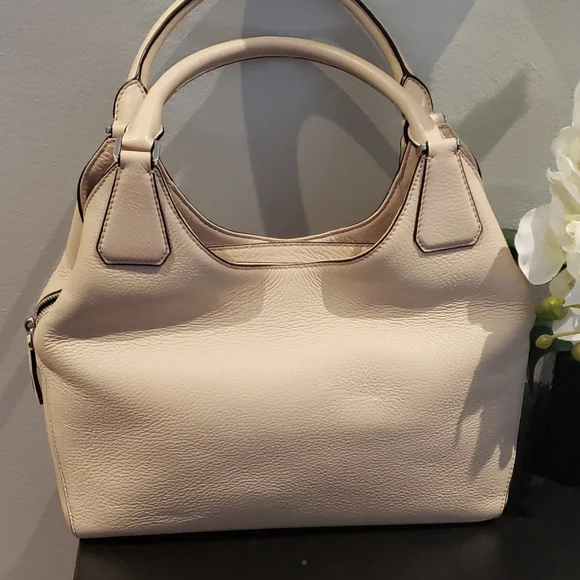 ❣️💫MARK DOWN 💫❣️Michael Kors cream Bag - Picture 4 of 13